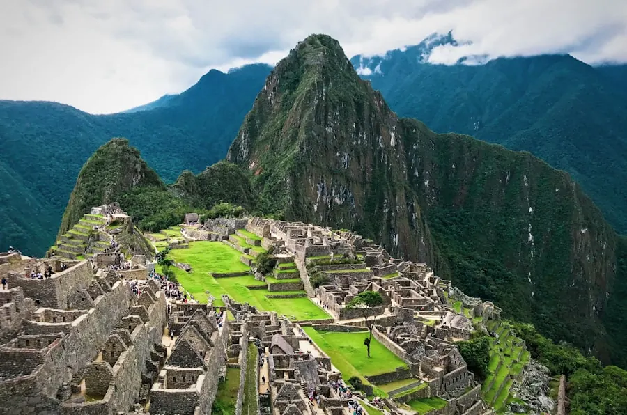 Ruinas de Machu Picchu en Perú, viaje cultural por Sudamérica